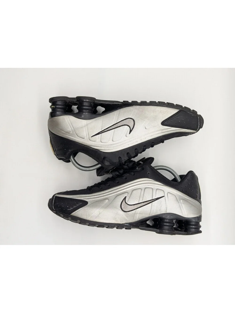 Nike Shox R4 Black Metallic Silver Shoes Mens Size 8.5 / Women's 10 104265-045